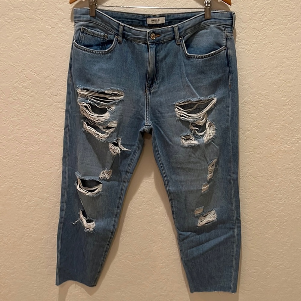FOREVER 21 Women’s boyfriend distressed jeans